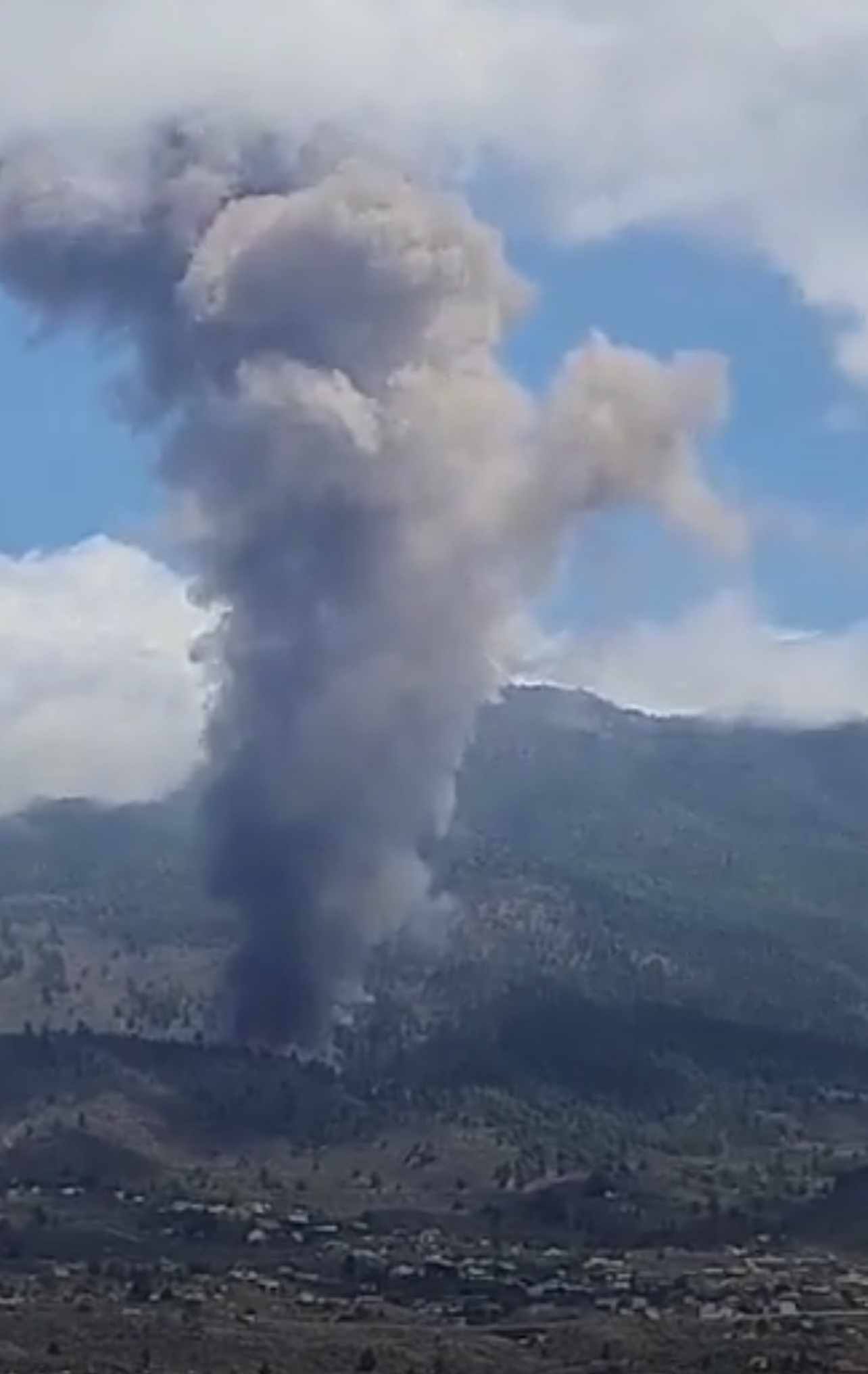 Earth change drama on La Palma