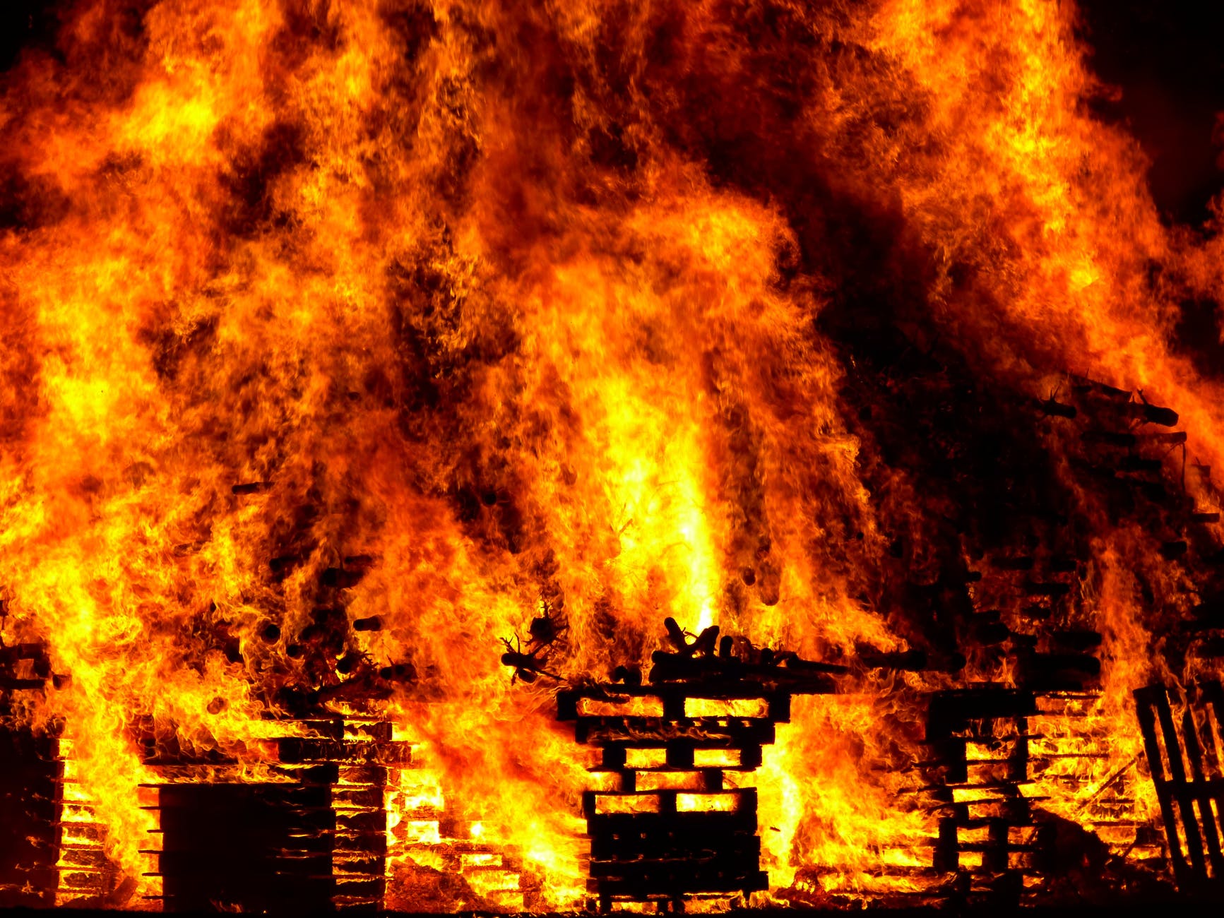 BALLS OF LIGHT IN 1871 NEWSPAPERS: What caused the worst wildfire in American history?