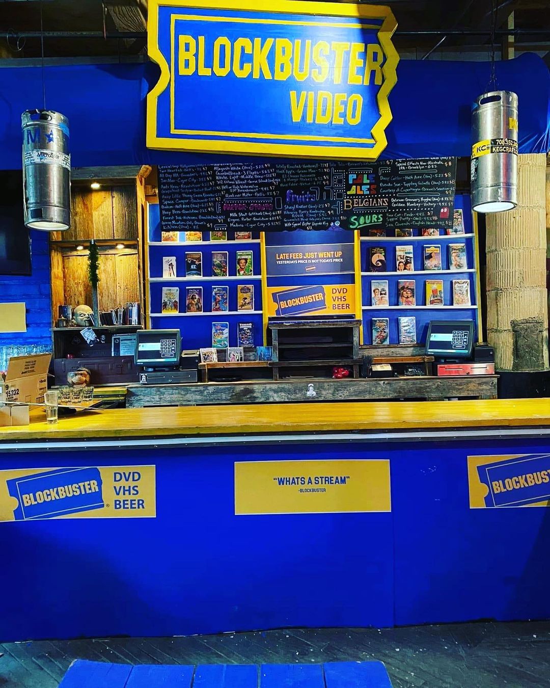 Look at this cool Blockbuster themed pop up bar in Chicago!