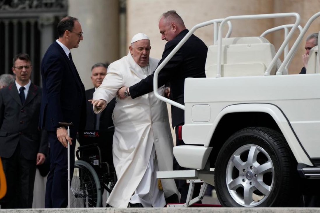 Petrus Romanus: Pope Francis hospitalized  ..