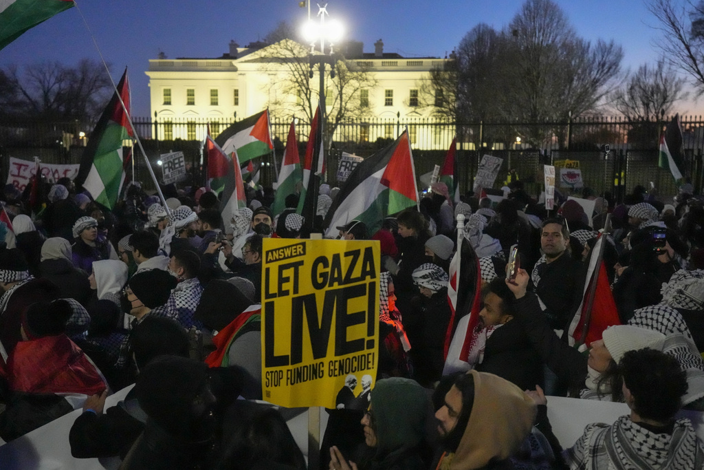 SATURDAY NIGHT’S ALRIGHT FOR FIGHTING: WHITE HOUSE FENCES RATTLED