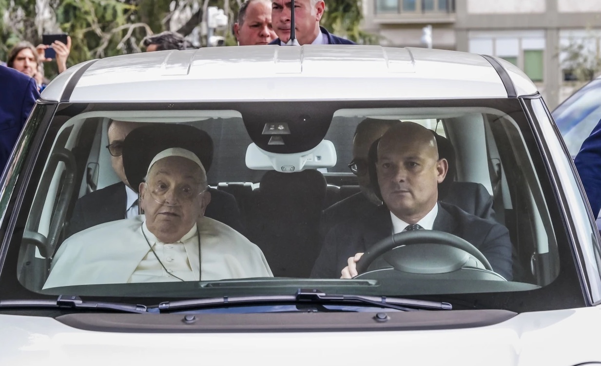 Petrus Romanos! Francis returns to Rome